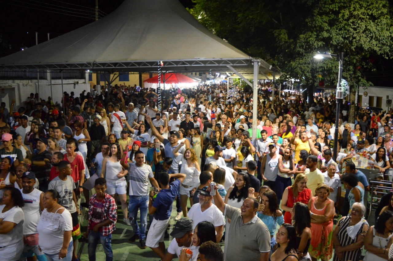 FESTEJOS DE FIM DE ANO EM ANTÔNIO DIAS