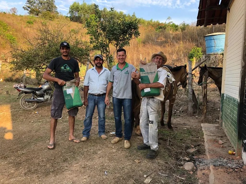 ENTREGA DE MILHO AOS PRODUTORES FAMILIARES DO NOSSO ...