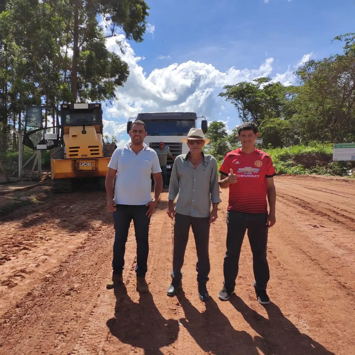 INICIADA OBRA DE PAVIMENTAÇÃO DA AVENIDA ITAMARANDIBA