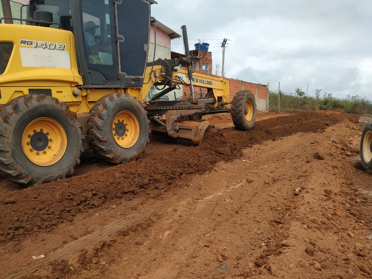 PREFEITURA DÁ INÍCIO A MAIS UMA OBRA DE PAVIMENTAÇÃO...