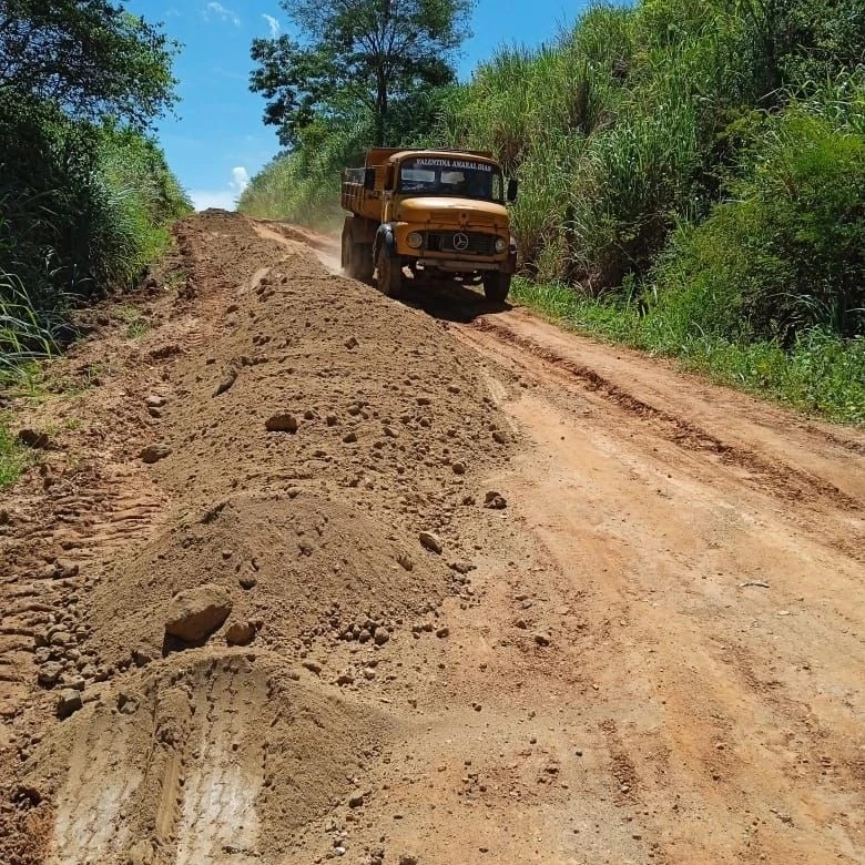 PREFEITURA REALIZA MANUTENÇÃO E LIMPEZA NOS DISTRITO...