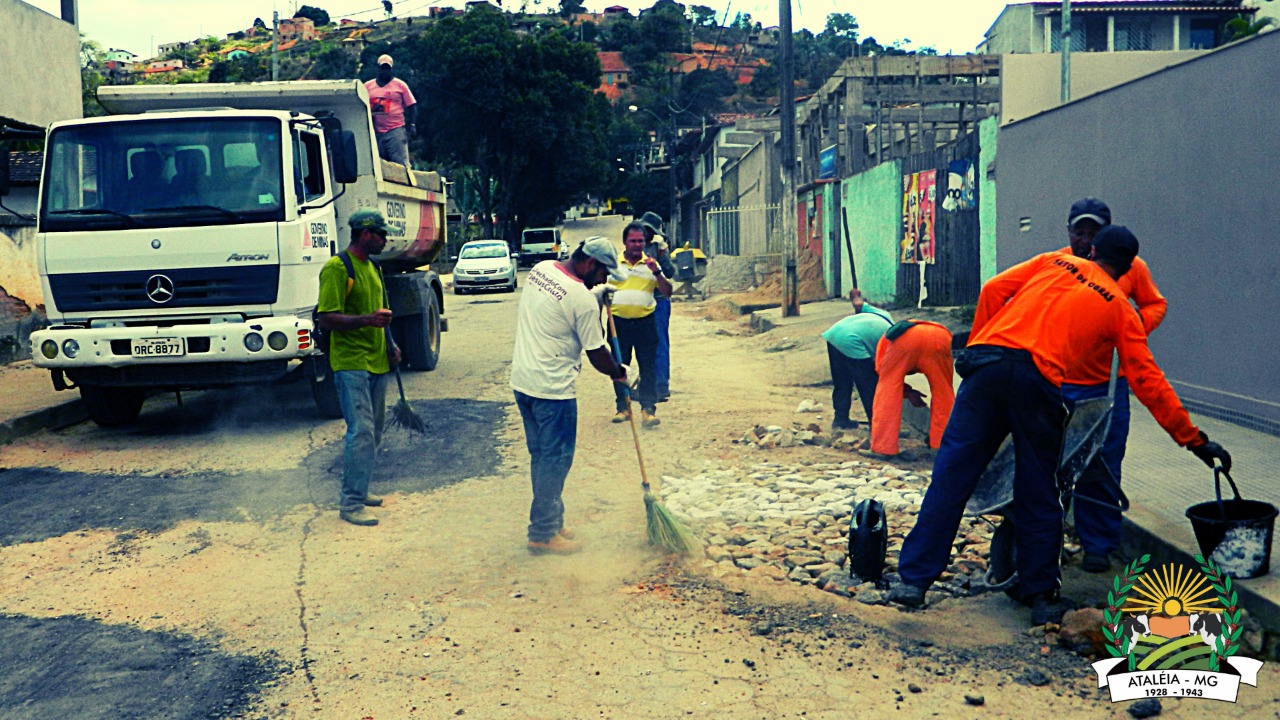 SECRETARIA DE OBRAS REALIZA OPERAÇÃO TAPA-BURACOS NA...