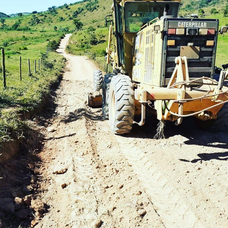PATROLAMENTO E CASCALHAMENTO DA ESTRADA QUE DÁ ACESS...