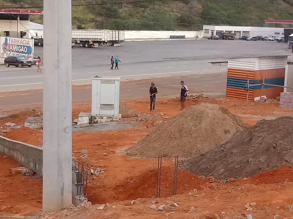 A PREFEITURA MUNICIPAL DÁ INÍCIOS ÀS OBRAS NO DISTRI...