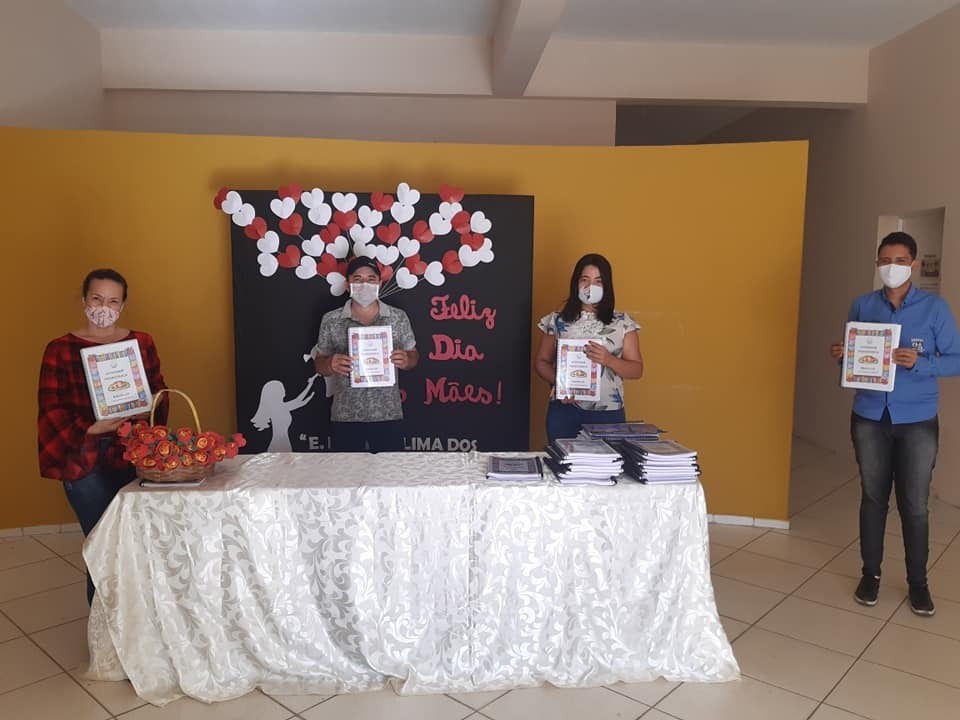 SECRETARIA DE EDUCAÇÃO DISTRIBUI APOSTILAS PARA ALUN...
