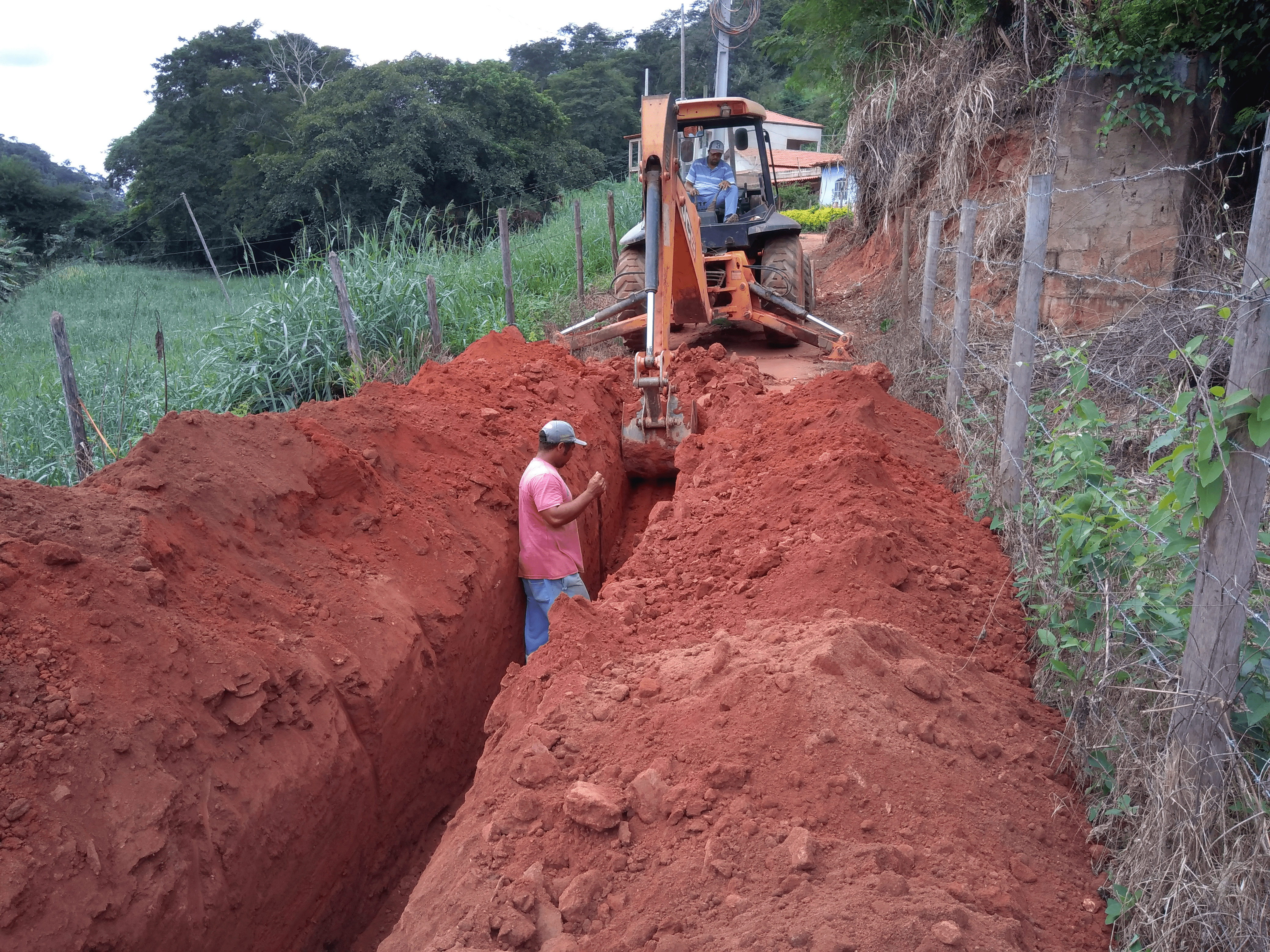 CONSTRUÇÃO DE 120 METROS DE REDE DE ESGOTO