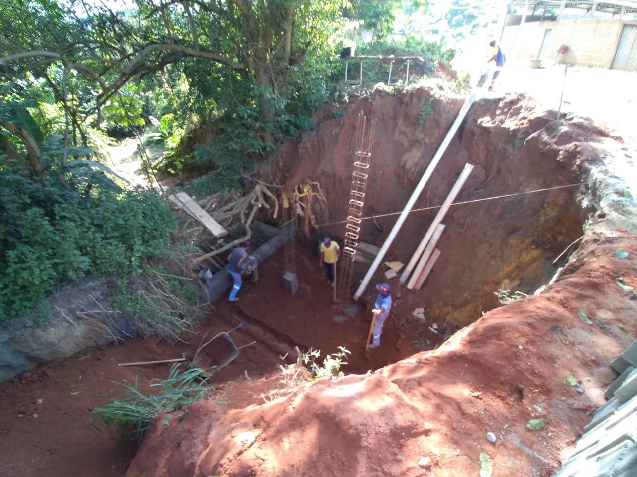 GRANDE OBRA EM ANDAMENTO NA RUA DONA ZINA