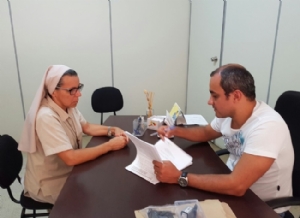 PREFEITO FIRMA MAIS UM CONVÊNIO, DESSA VEZ COM A ESC...