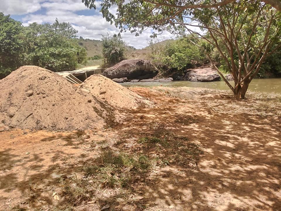 PREFEITURA MUNICIPAL DE UMBURATIBA REALIZA LIMPEZA D...