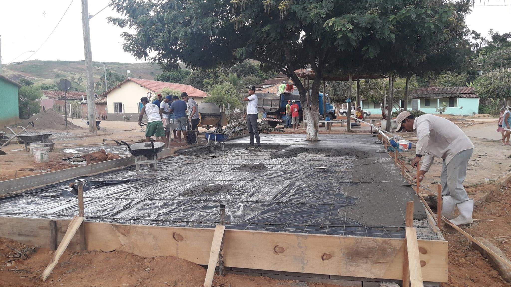 Obra em andamento nos arredores do campo Obra em andamento nos arredores do campo