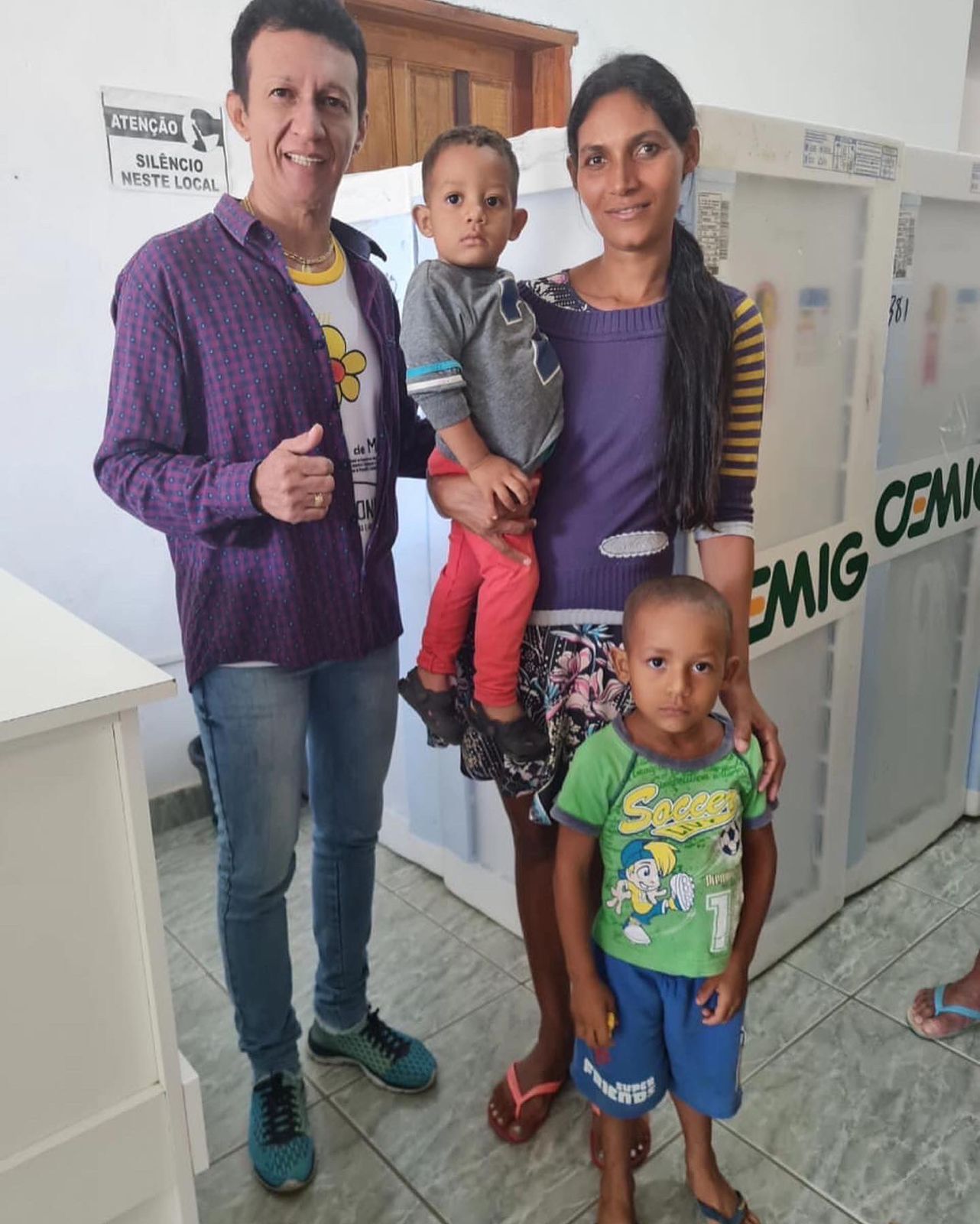 ENTREGOU GELADEIRAS DOADAS PELO PROGRAMA DE EFICIÊNC...