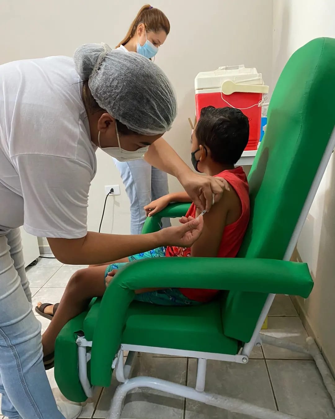 VACINAÇÃO CONTRA COVID-19 EM CRIANÇAS COM IDADE D...