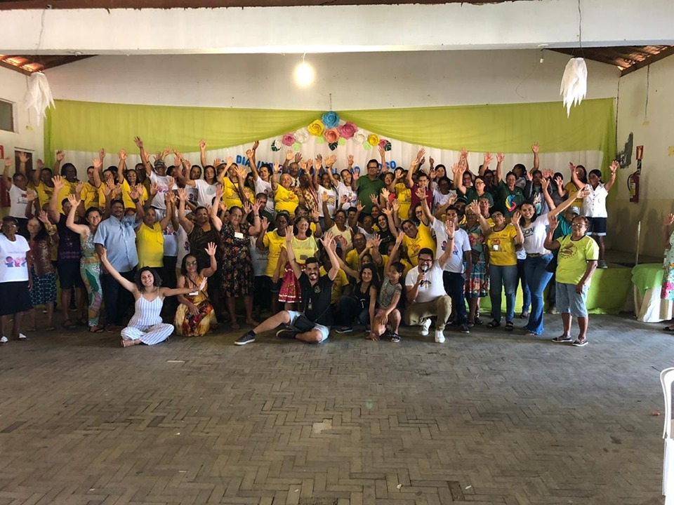 ENVELHECER COM DIGNIDADE É UM DIREITO ENVELHECER COM DIGNIDADE É UM DIREITO