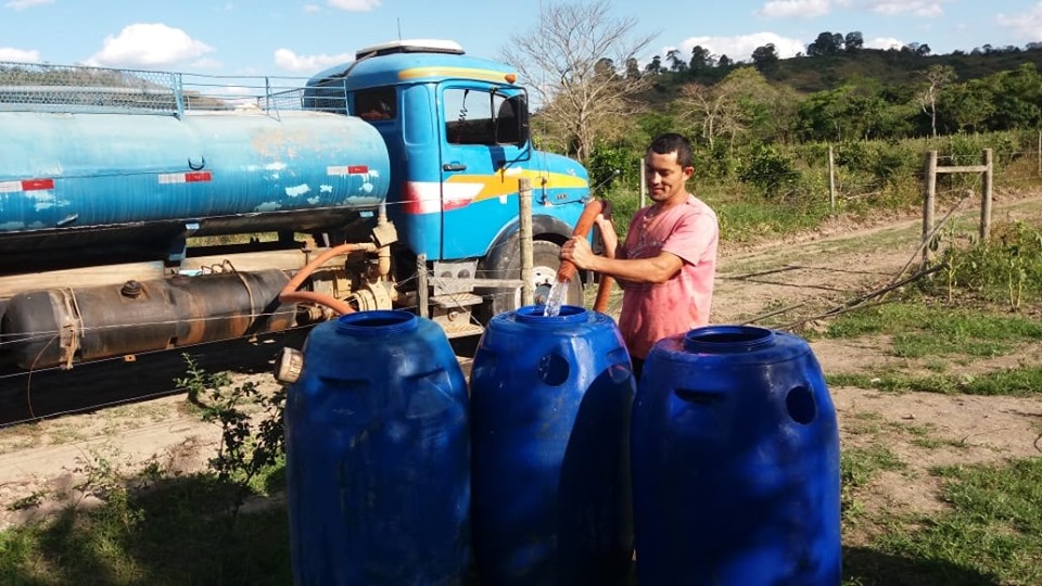 INÍCIO DA OPERAÇÃO DE TRANSPORTE E DISTRIBUIÇÃO DE ÁGUA POTÁVEL EM MACHACALIS INÍCIO DA OPERAÇÃO DE TRANSPORTE E DISTRIBUIÇÃO DE ÁGUA POTÁVEL EM MACHACALIS