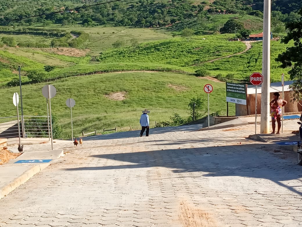 LIMPEZA DE VIAS PÚBLICAS É PRIORIDADE NO MUNICÍPIO DE RIO DO PRADO!